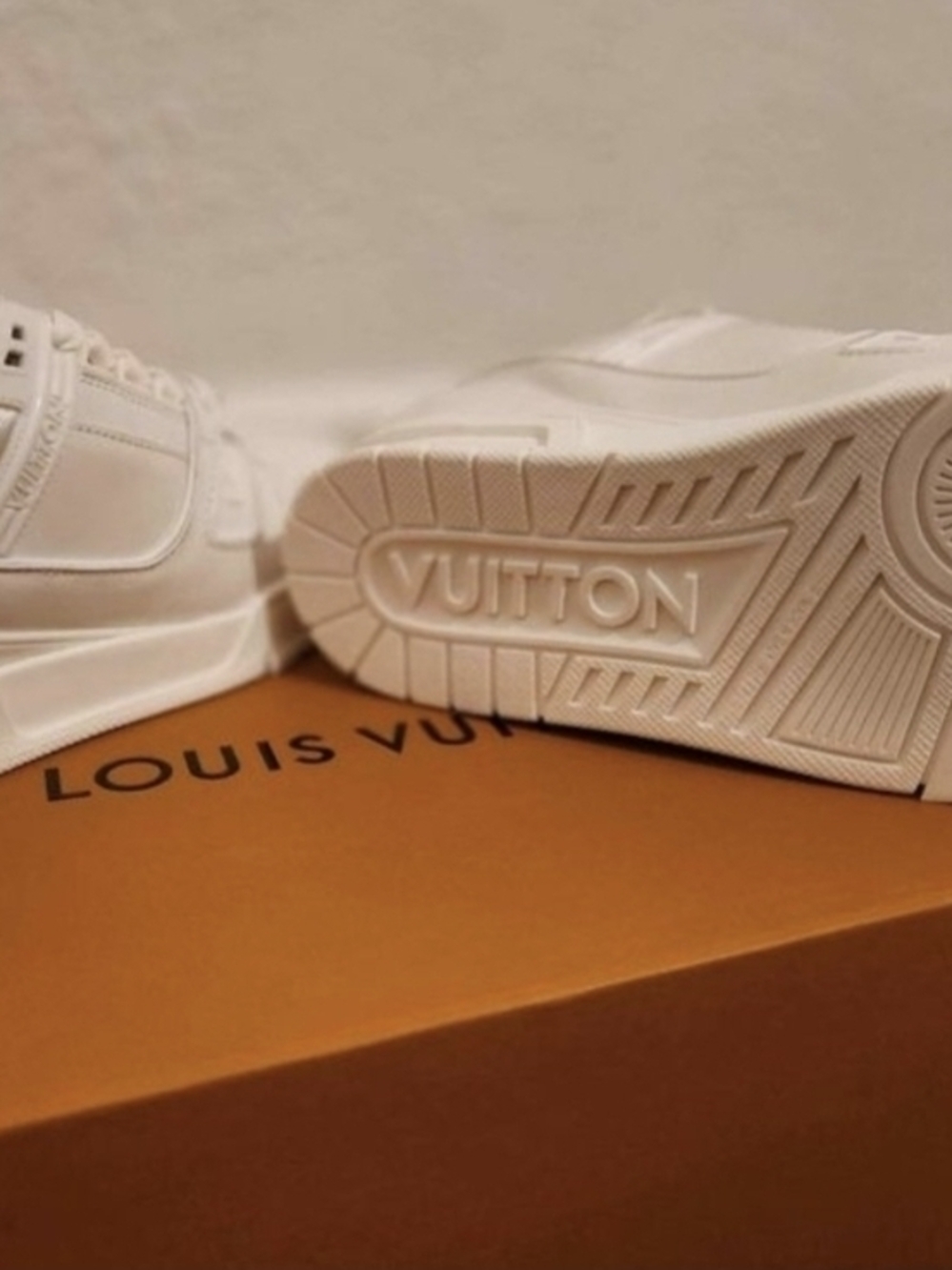 Louis Vuitton Trainers – White/Cream – With Box & Dust Bags – Lightly Worn - Picture 5 of 13